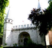 Second gate of Topkapi Palace - click to enlarge