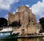 Anadoluhisar fortress in Istanbul - click to enlarge