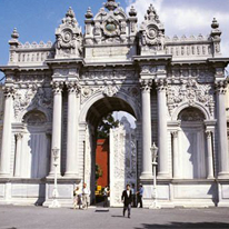 dolmabahcepalacegate2_small.jpg